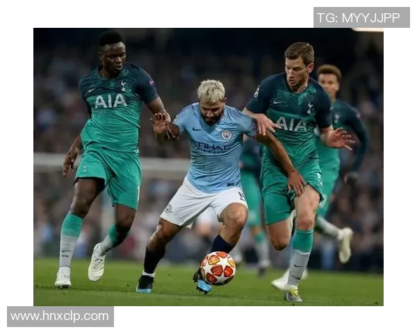 万亚马足球明星的辉煌历程与对足球界的深远影响解析