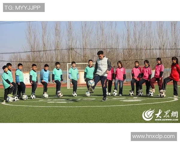 足球明星亲临村超联赛现场感受乡村足球魅力与激情